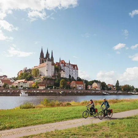 Ferienwohnung Barrierefrei - Privatparkplatz - Zentral Im Gruenen Magdeburg Exterior foto